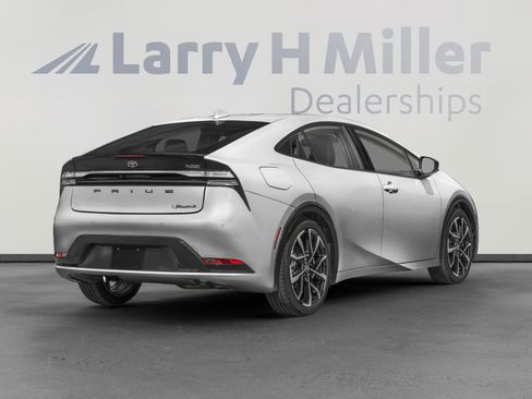 Used 2024 Toyota Prius Prime Premium image 2