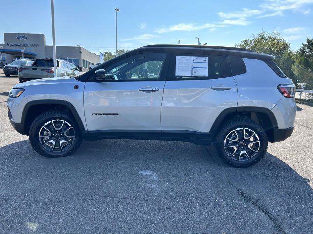 Used 2026 Jeep Compass Trailhawk AWD/4WD image 32