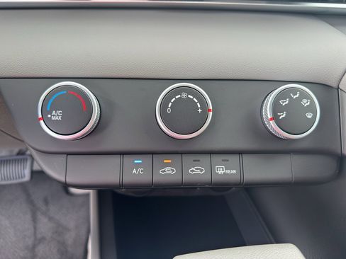 New 2026 Hyundai Elantra SE FWD image 21