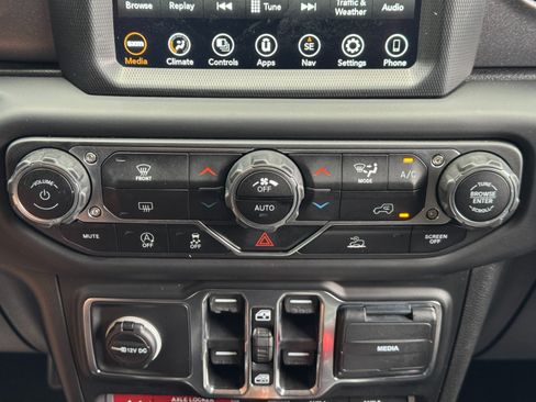 Used 2021 Jeep Gladiator Mojave AWD/4WD image 29