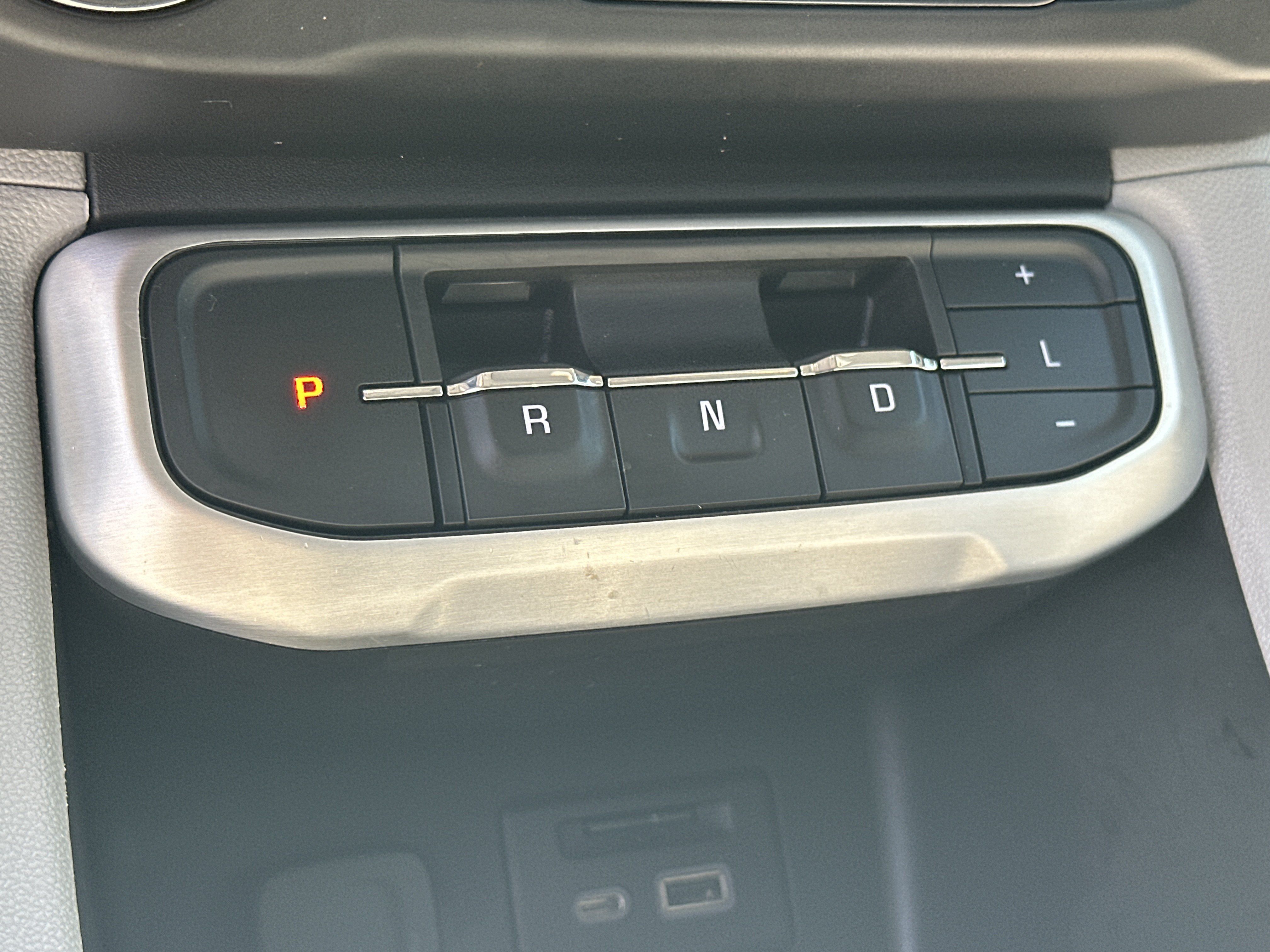 Used 2022 GMC Acadia SLT w/ Technology Package FWD image 32