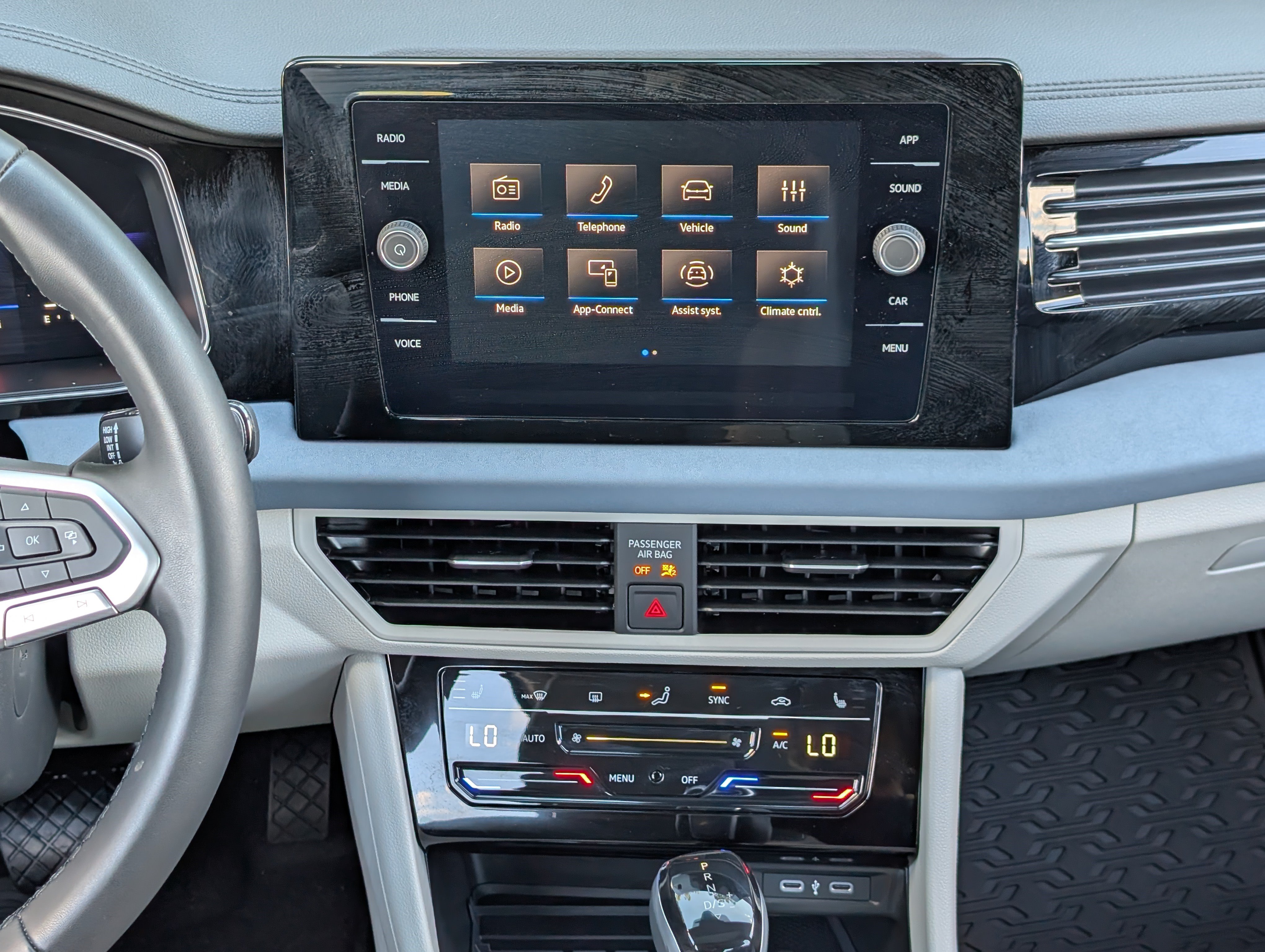 Used 2025 Volkswagen Jetta SE w/ Sunroof Package FWD image 26