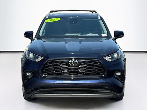 Used 2023 Toyota Highlander XLE AWD/4WD image 2