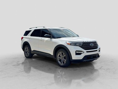 Used 2023 Ford Explorer XLT w/ Equipment Group 202A AWD/4WD image 8