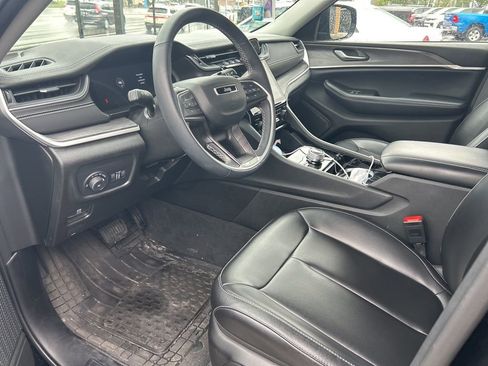 Used 2023 Jeep Grand Cherokee Limited AWD/4WD image 5