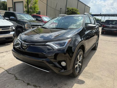 Used 2018 Toyota RAV4 XLE FWD image 3