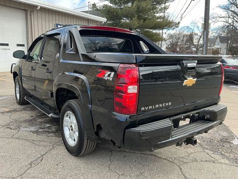 Used 2013 Chevrolet Avalanche LT w/ Suspension Package, Off-Road image 5