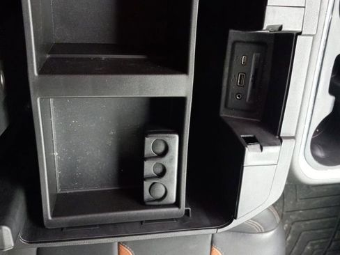 Used 2022 GMC Sierra 2500 AT4 image 33