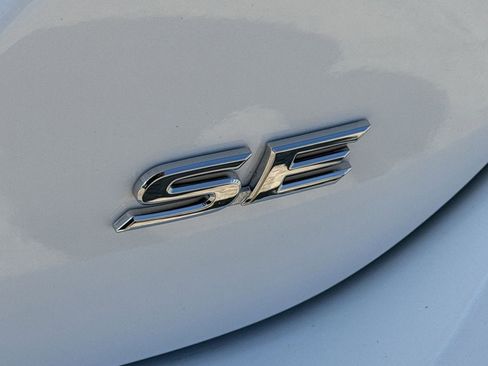 Used 2024 Toyota Camry SE FWD image 11