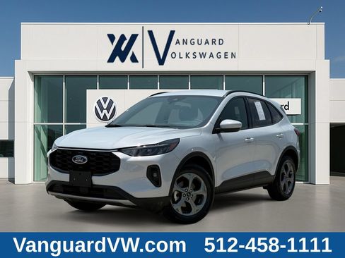 Used 2025 Ford Escape ST-Line Select AWD/4WD image 1