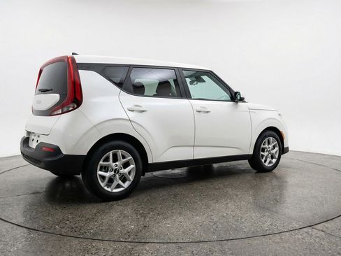 Used 2025 Kia Soul LX w/ LX Technology Package FWD image 9