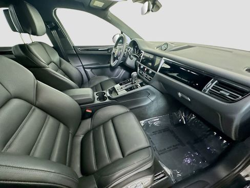Certified 2026 Porsche Macan AWD/4WD image 28