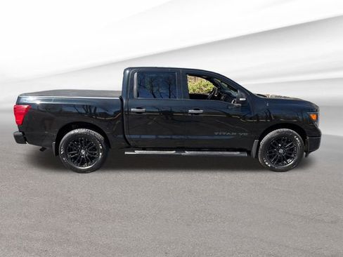Used 2018 Nissan Titan SV w/ SV Convenience Package AWD/4WD image 10
