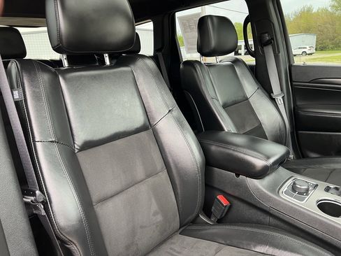 Used 2022 Jeep Grand Cherokee Laredo X image 12