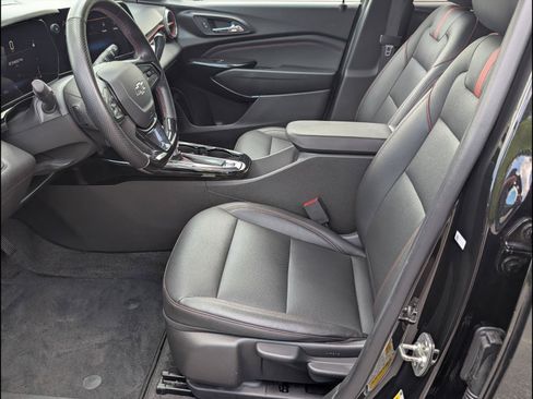 Used 2025 Chevrolet Trax RS FWD image 14