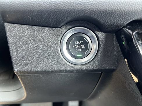 Used 2024 Chevrolet Traverse LT FWD image 17