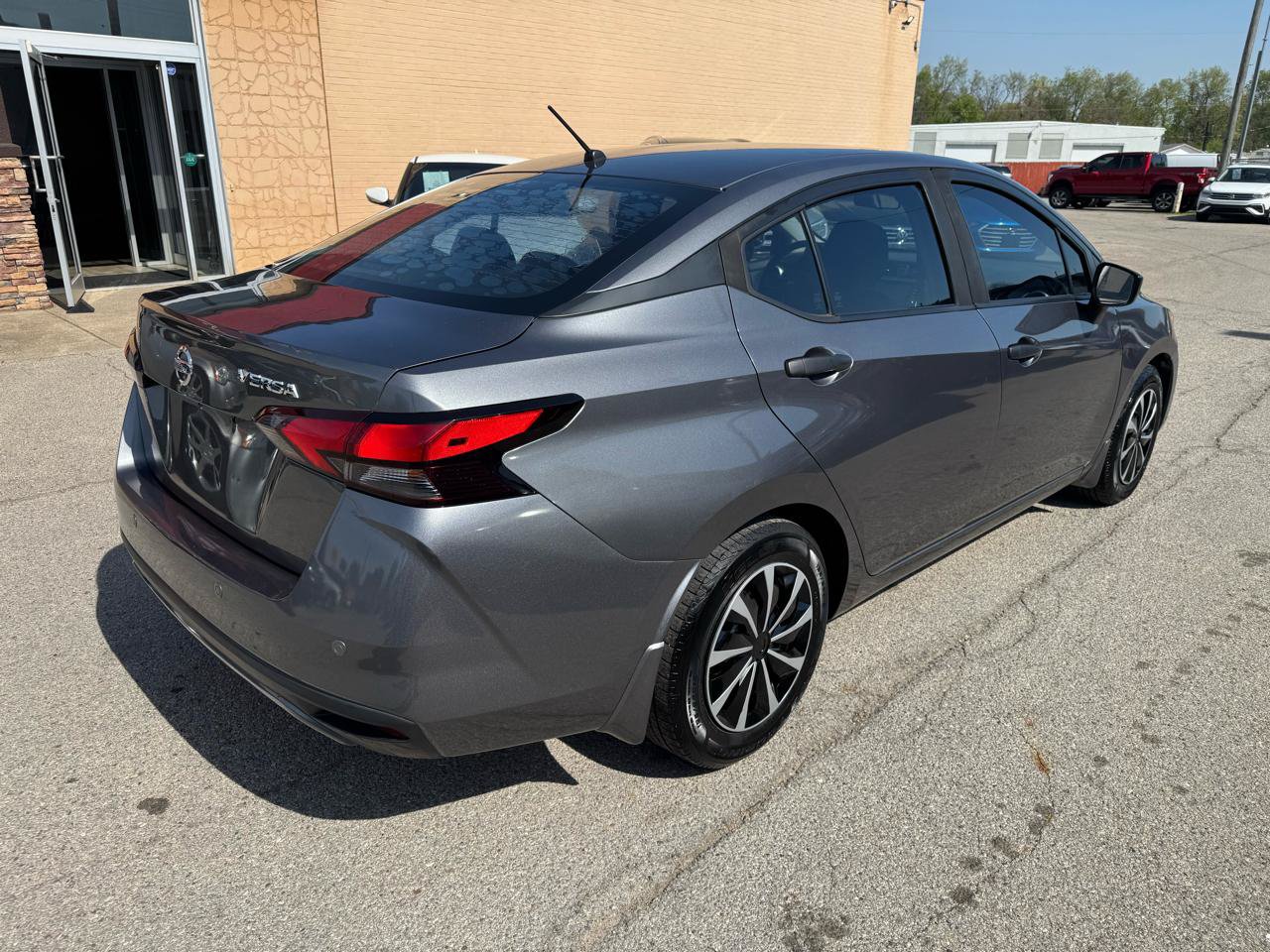 Used 2020 Nissan Versa S FWD image 5