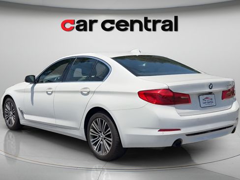 Used 2020 BMW 530i w/ Convenience Package RWD image 3