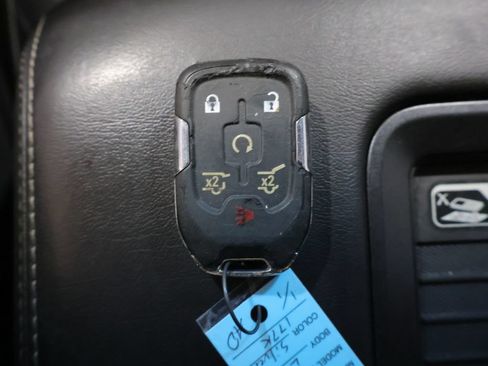 Used 2016 Chevrolet Suburban LT w/ Luxury Package AWD/4WD image 31
