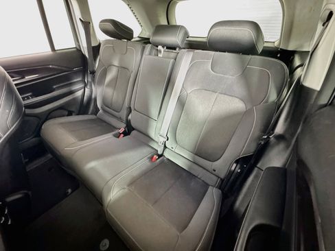 Used 2023 Jeep Grand Cherokee Laredo image 21