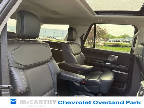 Used 2025 Ford Expedition Platinum AWD/4WD image 47