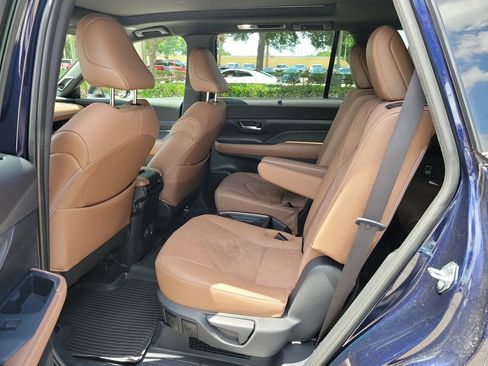 Used 2025 Toyota Grand Highlander AWD Hybrid image 12