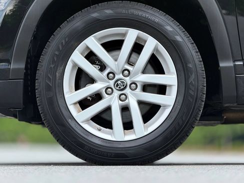 Used 2016 Toyota Highlander LE FWD image 18