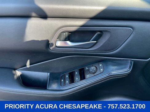 Used 2024 Nissan Rogue SV FWD image 11
