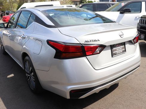 Used 2024 Nissan Altima 2.5 SV image 3