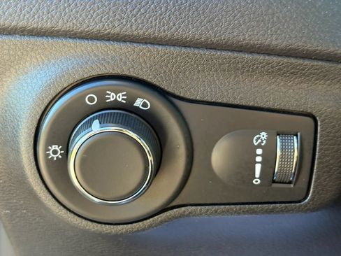 Used 2018 Jeep Compass Sport AWD/4WD image 18