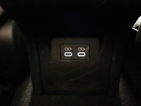 Used 2024 Toyota Prius XLE image 24