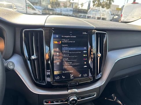 Used 2020 Volvo XC60 T5 Momentum image 22