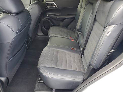 Used 2024 Mitsubishi Outlander SE image 21