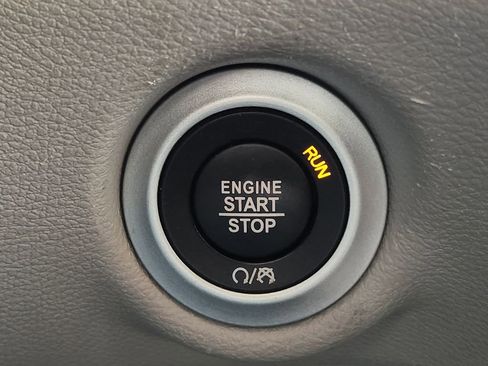 Used 2023 Chrysler Voyager LX image 22