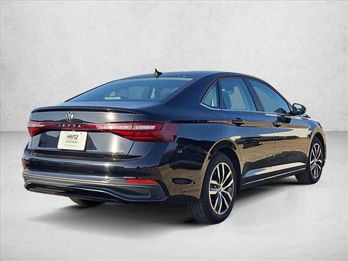 Used 2025 Volkswagen Jetta SE image 4