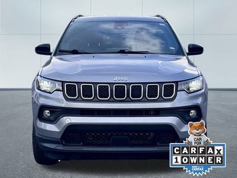 Used 2024 Jeep Compass Latitude image 4
