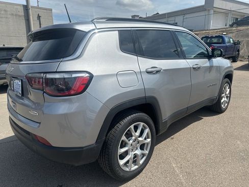 Used 2022 Jeep Compass Latitude AWD/4WD image 7