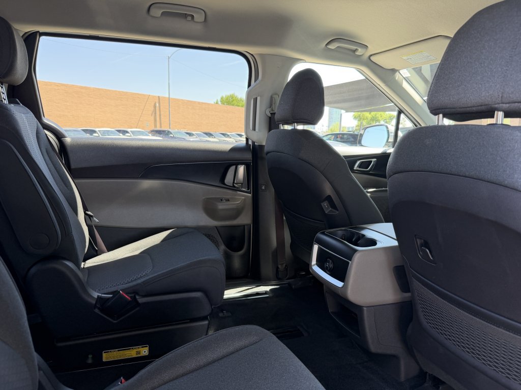 Used 2025 Kia Carnival LX FWD image 39