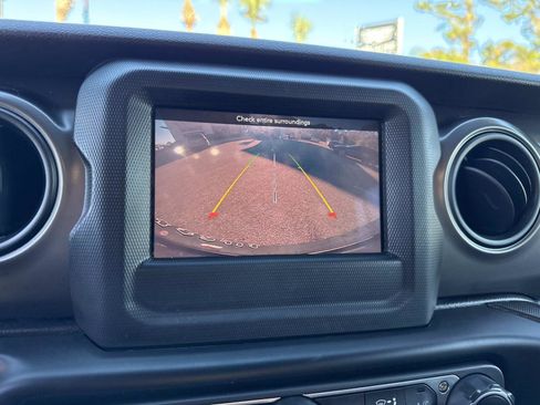 Used 2021 Jeep Wrangler Unlimited Sport image 25