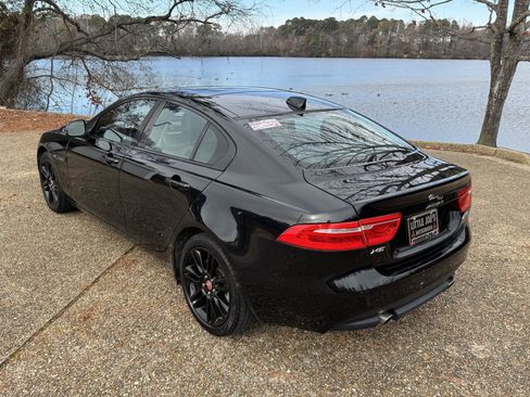 Used 2019 Jaguar XE Prestige image 9