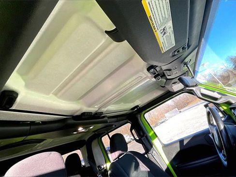 Used 2021 Jeep Gladiator Willys image 22