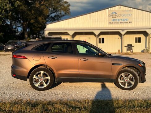 Used 2017 Jaguar F-PACE Premium image 6