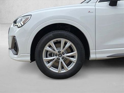 Certified 2025 Audi Q3 2.0T Premium w/ Convenience Package AWD/4WD image 9