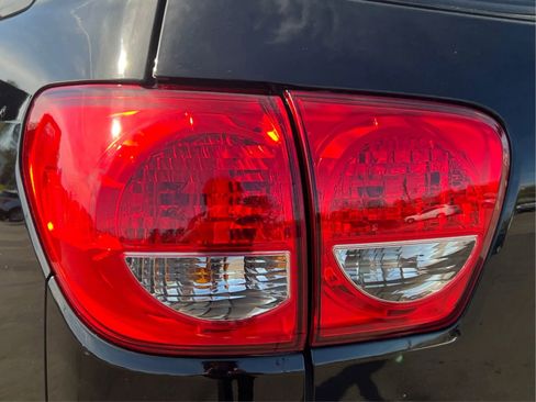 Used 2016 Toyota Sequoia Limited w/ Safety & Convenience Package AWD/4WD image 27