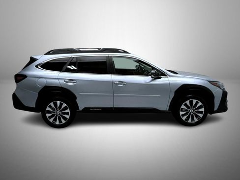 Used 2025 Subaru Outback Limited image 4