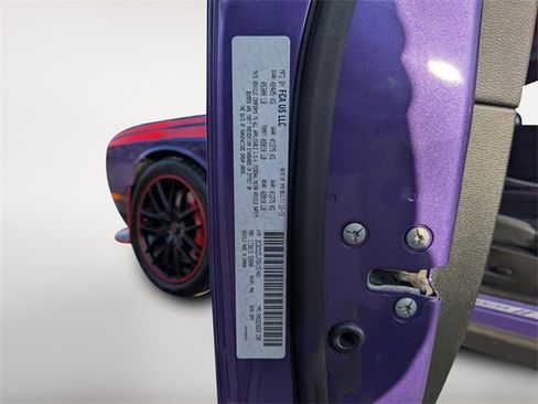 Used 2016 Dodge Challenger SRT image 27