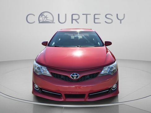 Used 2014 Toyota Camry SE FWD image 10