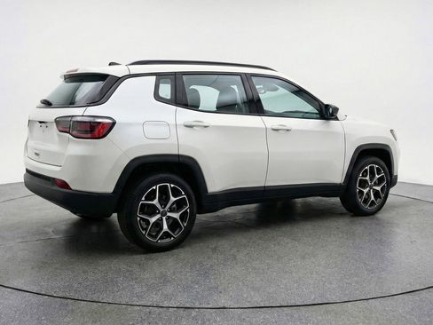Used 2025 Jeep Compass Limited AWD/4WD image 9
