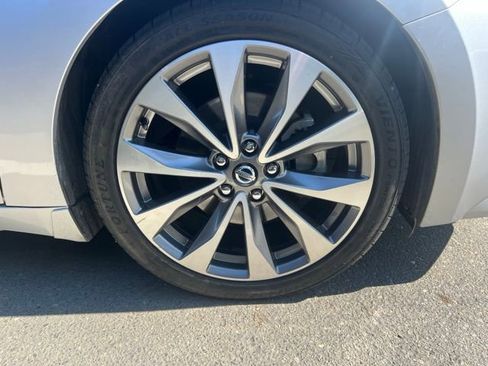 Used 2020 Nissan Maxima Platinum w/ Sport Mat Group image 5