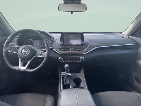 Used 2025 Nissan Altima 2.5 SV FWD image 31
